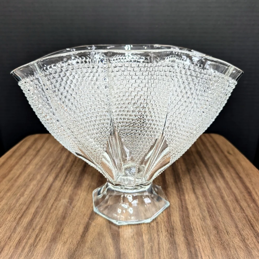 L.E. Smith 1940s Thousand Eyes Pattern Hobnail Fan Shaped Footed Tall Glass Vase